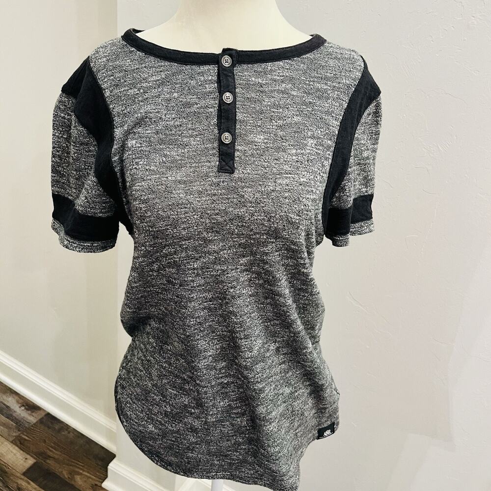 Rock & Republic Henley T Shirt/ Women’s Small Gray 100% Cotton